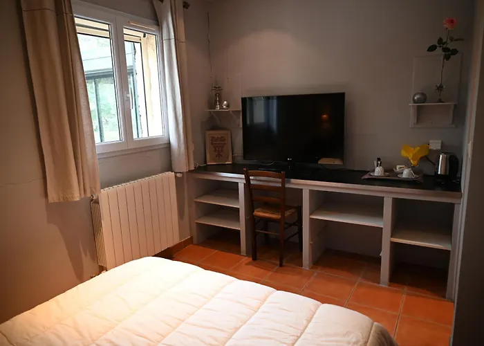 Alojamento de Acomodação e Pequeno-almoço A L'oree Du Bois Baron (Gard)